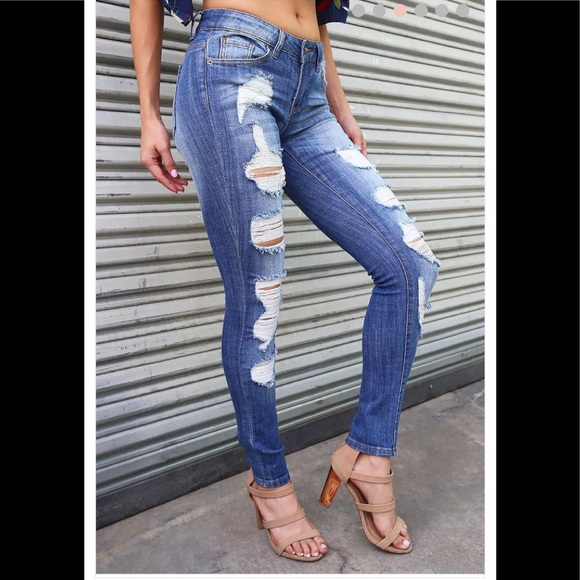 HOST PICKED✔️MUST HAVE DISTRESSED SKINNY JEANS! 😘 - Picture 3 of 7